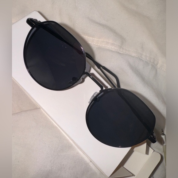 Black sunglasses NEW - Picture 3 of 3
